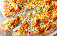 ザクごろチキンのオーロラソースピザ