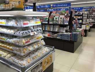 島根県江津市の「LAWSON マチの本屋さん」