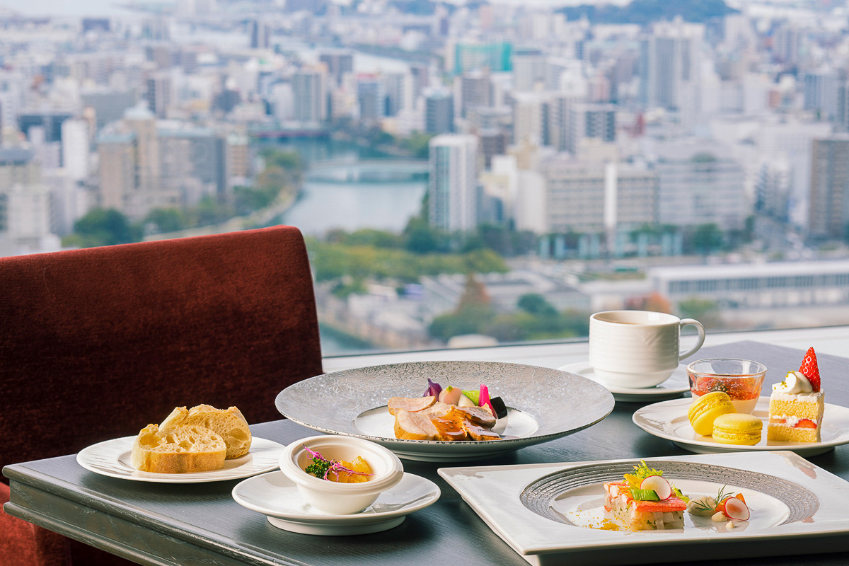 リーガロイヤルホテル広島「スイーツビュッフェ付 スカイランチ」
