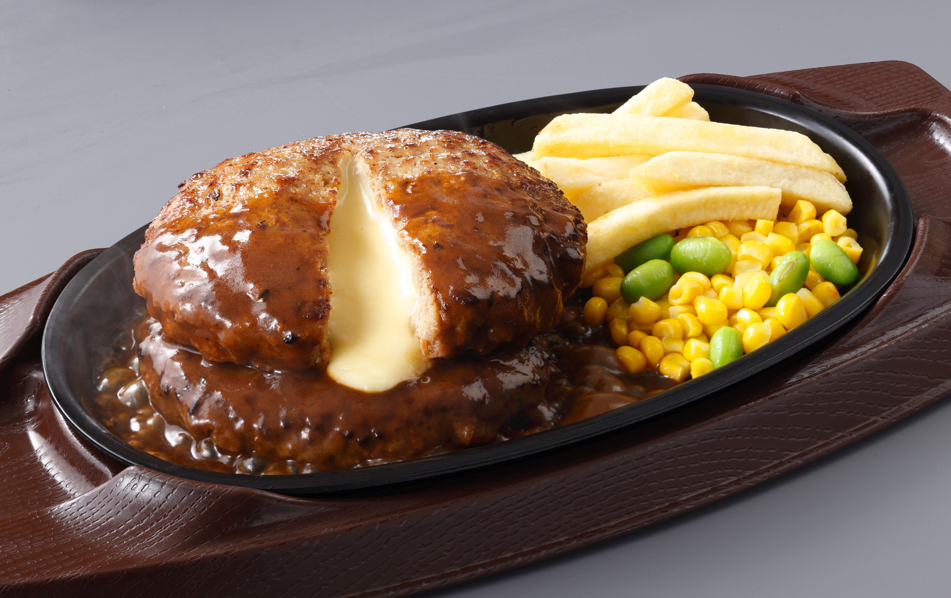 「よくばりツインバーグ」（934円）