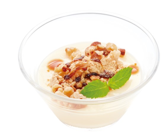 「北海道産大豆のヘルシー豆乳プリン～きな粉＆バナナ 黒蜜添え～」（319円）