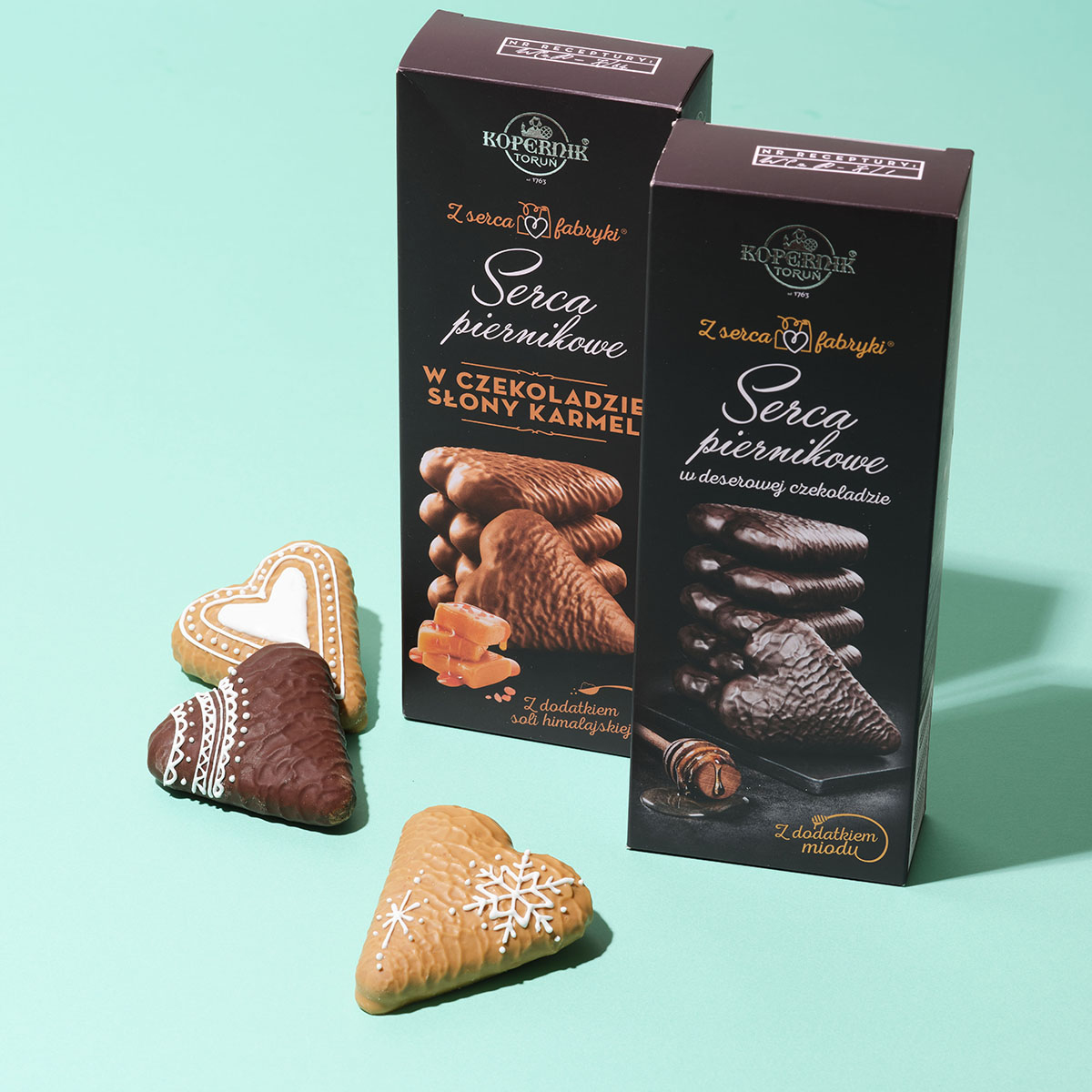 「コペルニク 塩キャラメルホワイトチョコレートピエルニキ/ダークチョコレートピエルニキ」（430円）