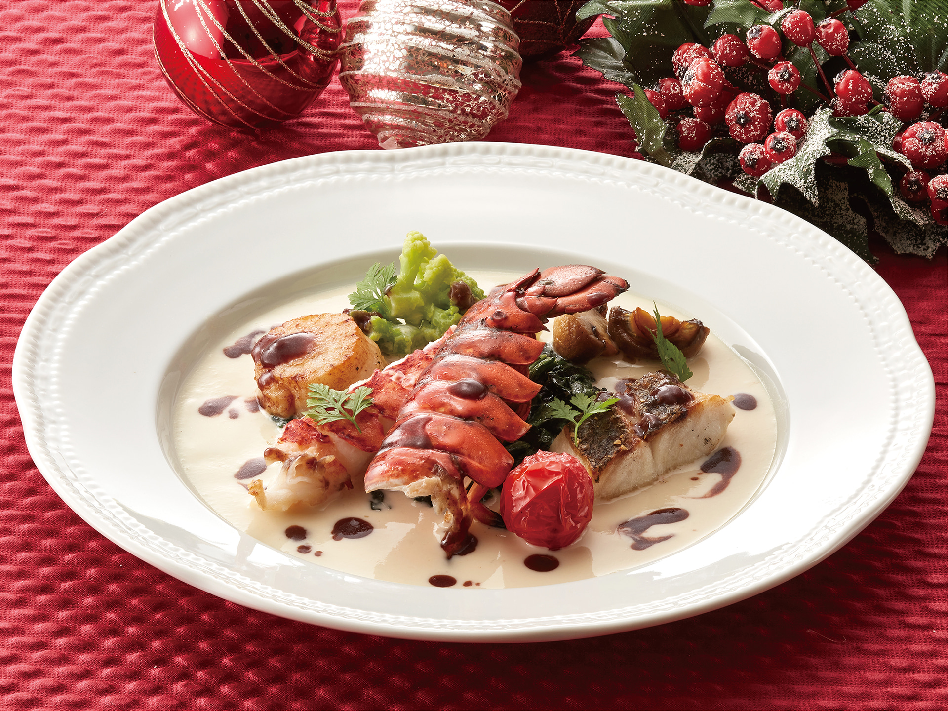 オマール海老・真鯛・帆立のグリル～白ワインのクリームソース～