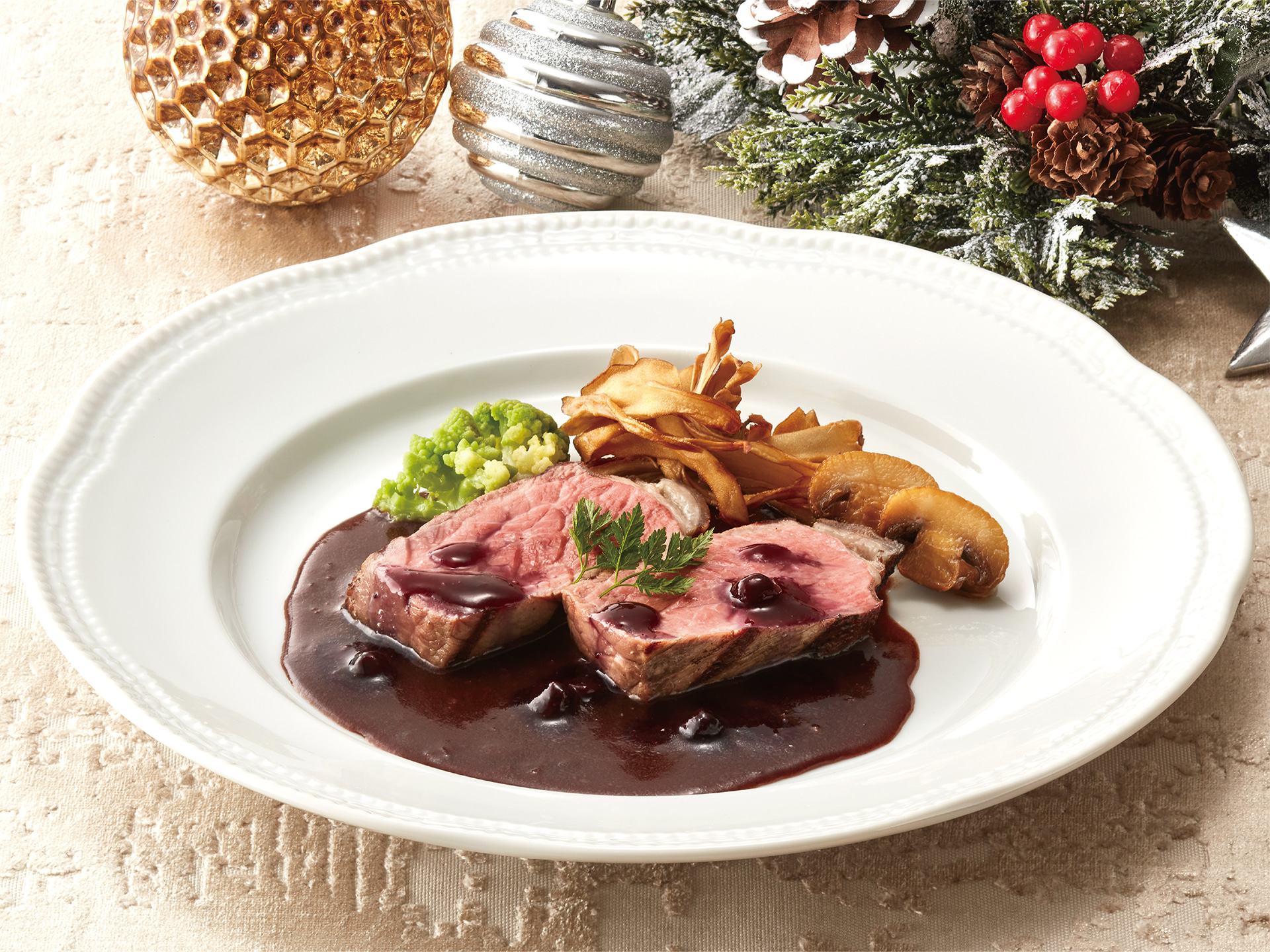 アンガスサーロインステーキグリル（100g）～赤ワインとブルーベリーのソース～