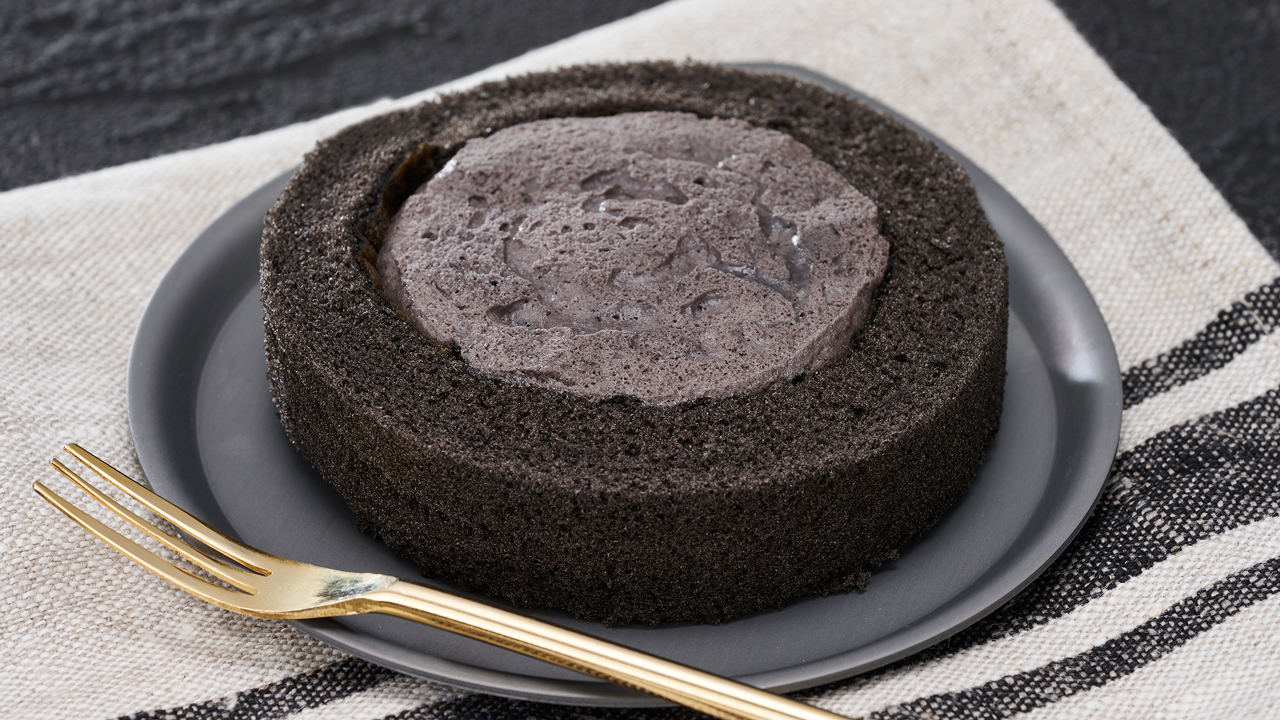 ブラックロールケーキ