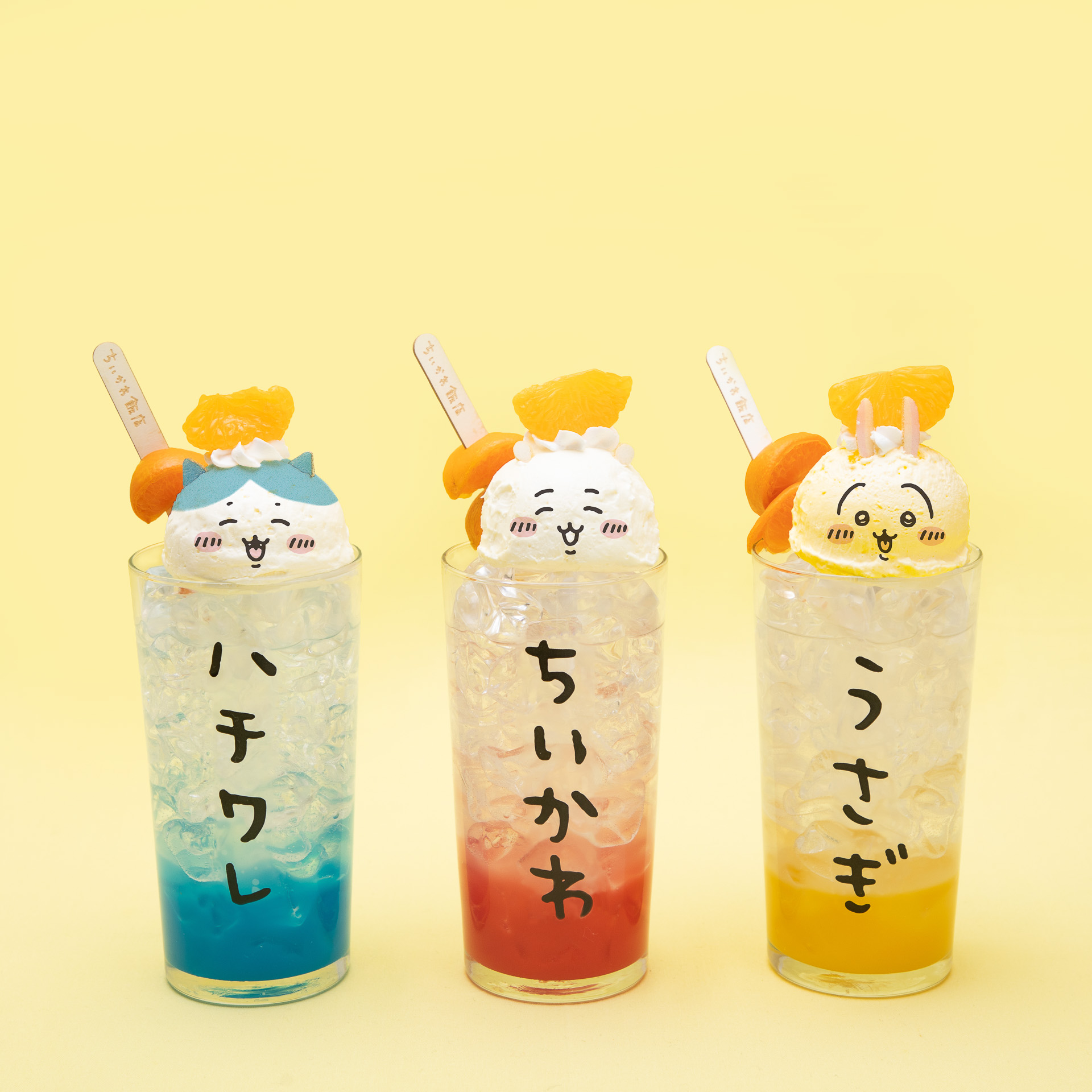「あたりくじ付き推しクリームソーダ」（各1100円）