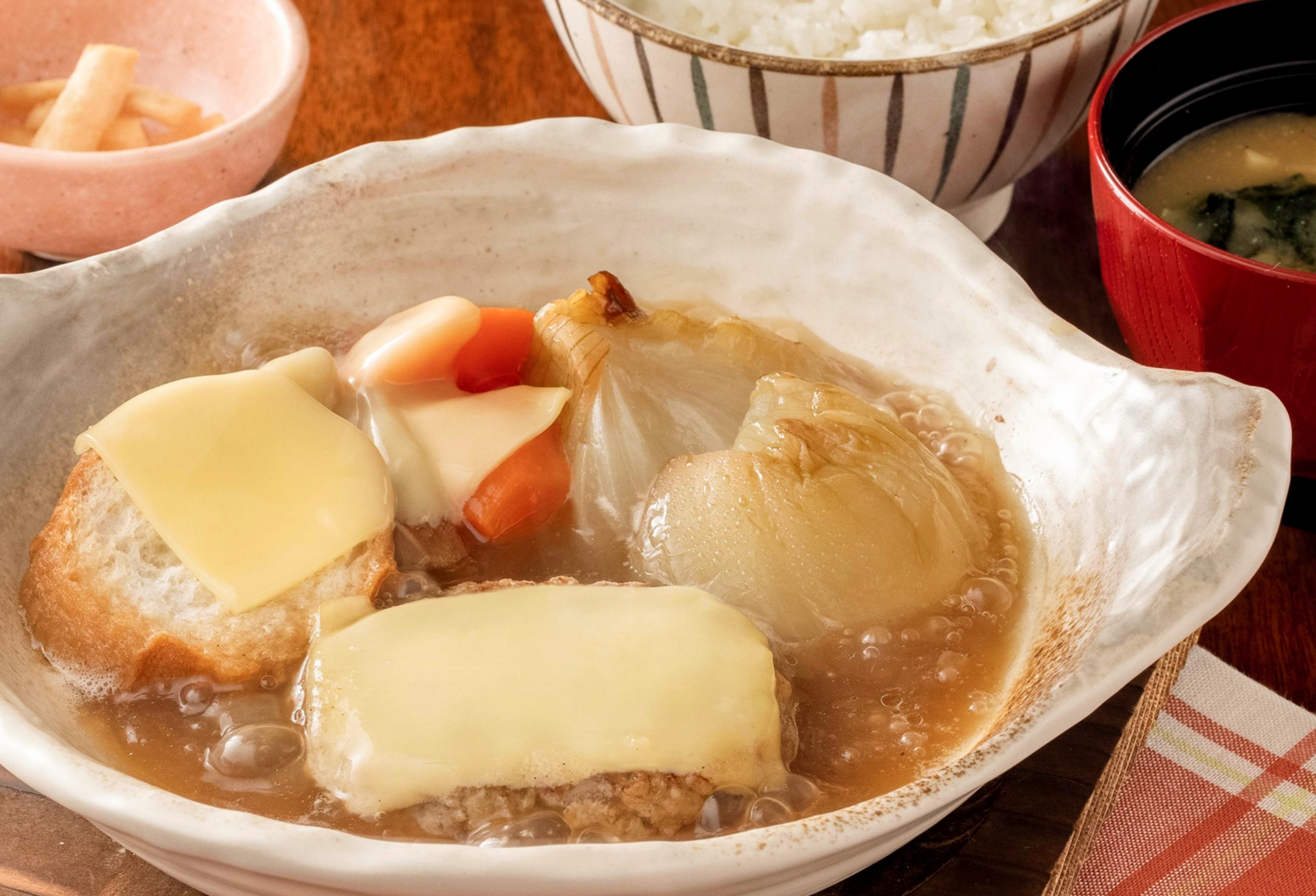 大戸屋「オニオングラタン土鍋ハンバーグ」