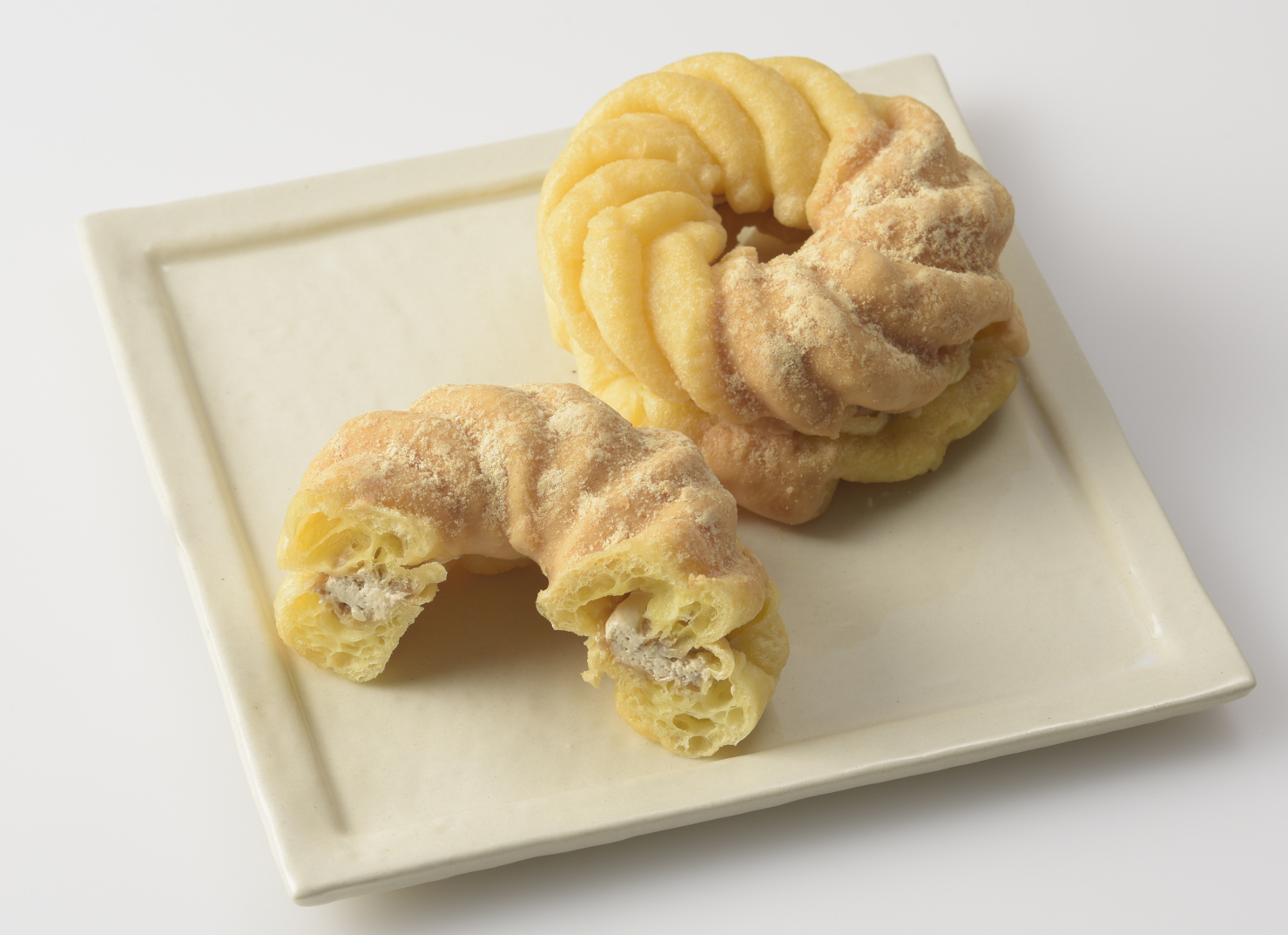 「東北産米粉入りフレンチクルーラー ～きなこホイップ～」（180円）