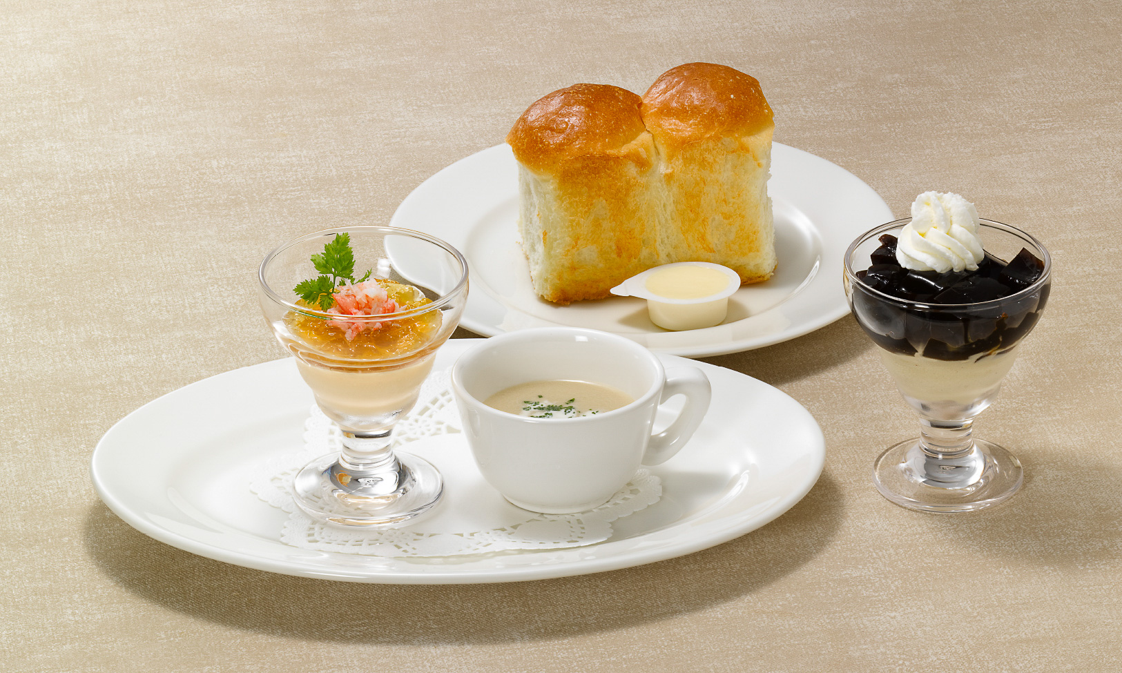 「冬のご馳走セット パン/ライス」（781円）