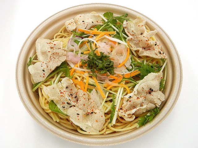 「京みず菜と香味野菜の豚しゃぶおだしパスタ」（460円）