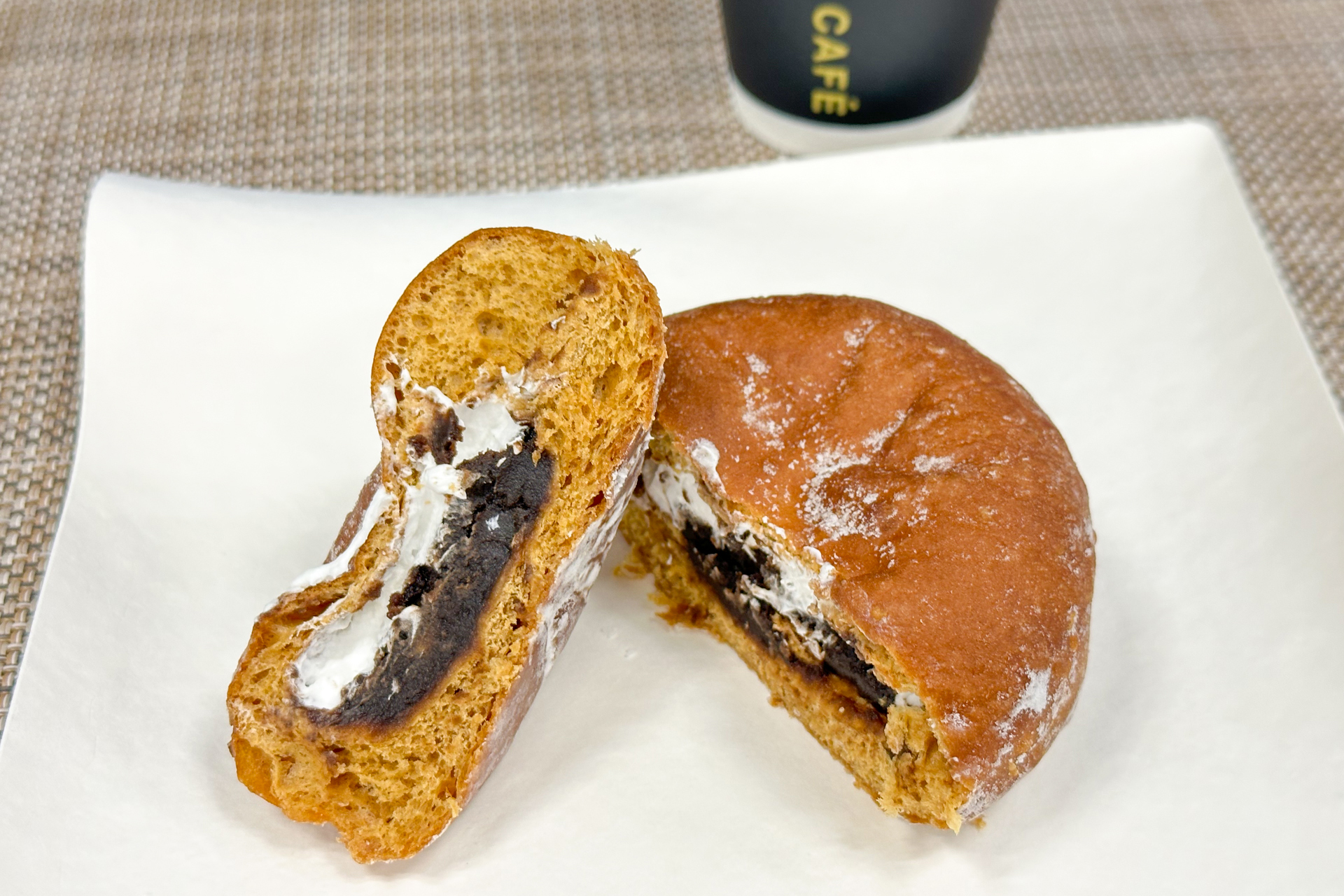 新モカブレンドとのペアリングランキング1位は「コーヒーあん＆ホイップドーナツ」。食べ合わせの好みは人それぞれですがランキング通り私もこれがダントツNo.1でした。ぜひお試しあれ！