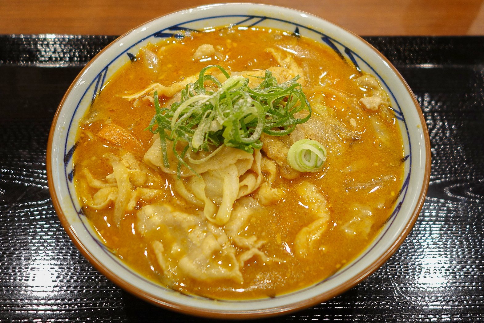 よく見ると、ネギの上に何かかかっている。これが白胡椒だ