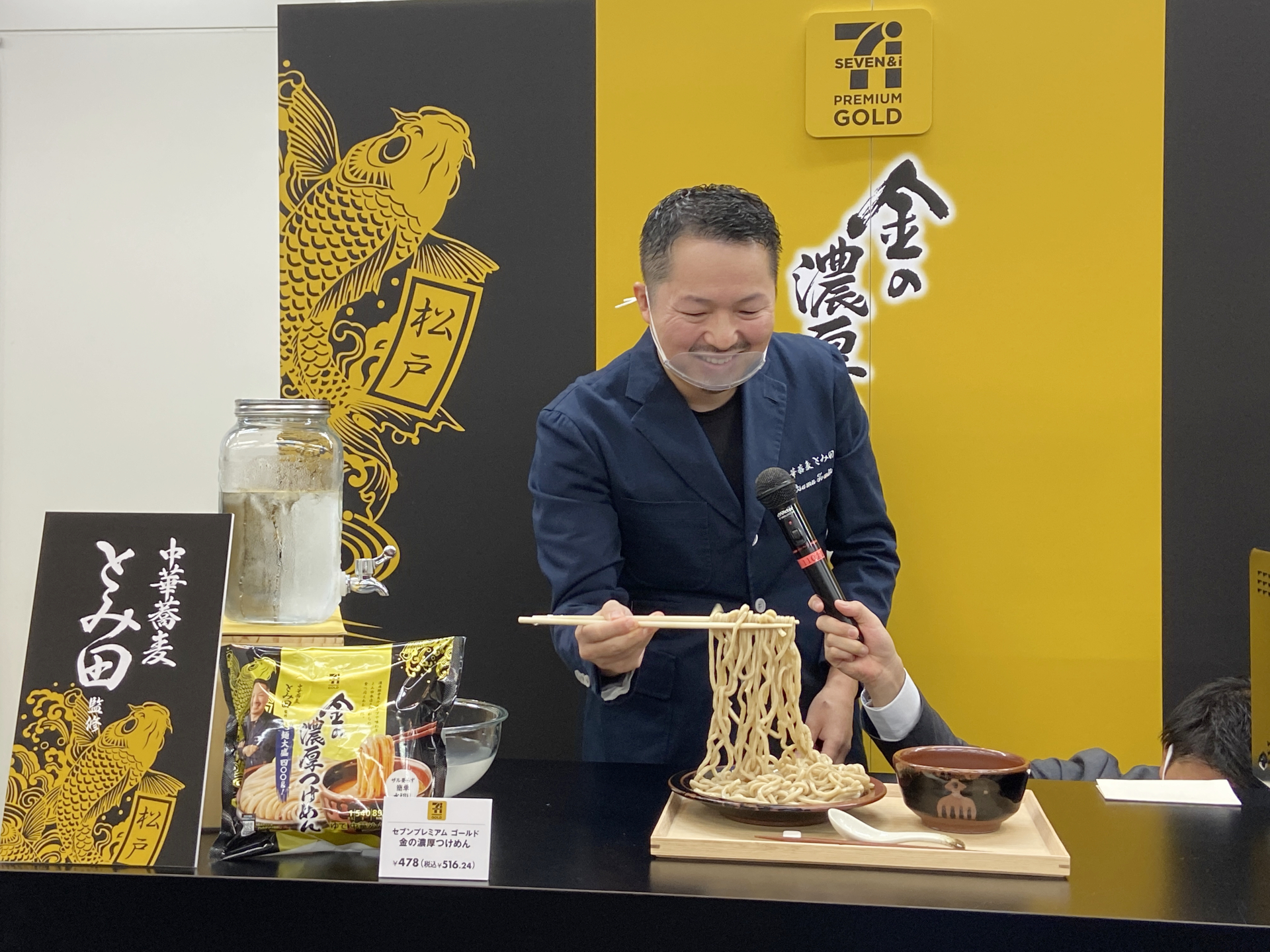 本店の並盛と同じ麺量400gでボリューミー