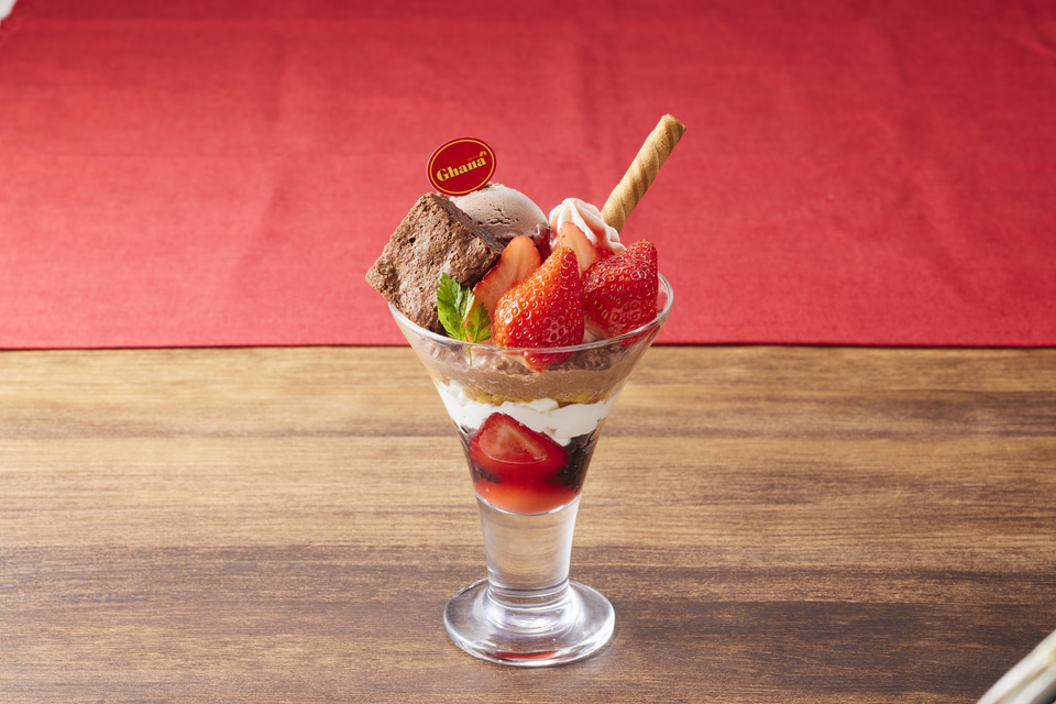 和食さと、苺とチョコレートを使った冬のスイーツメニュー発売 「苺と