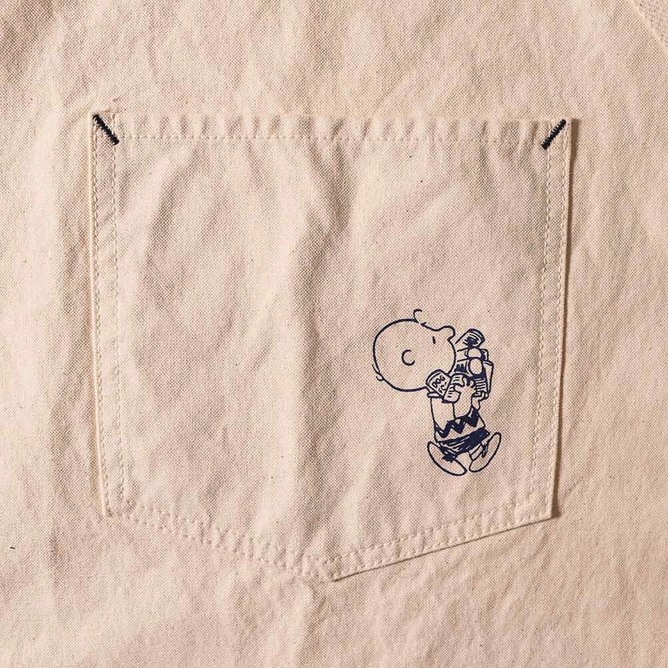 スヌーピーを刺繍したエプロン、PEANUTS Cafe オンラインショップで