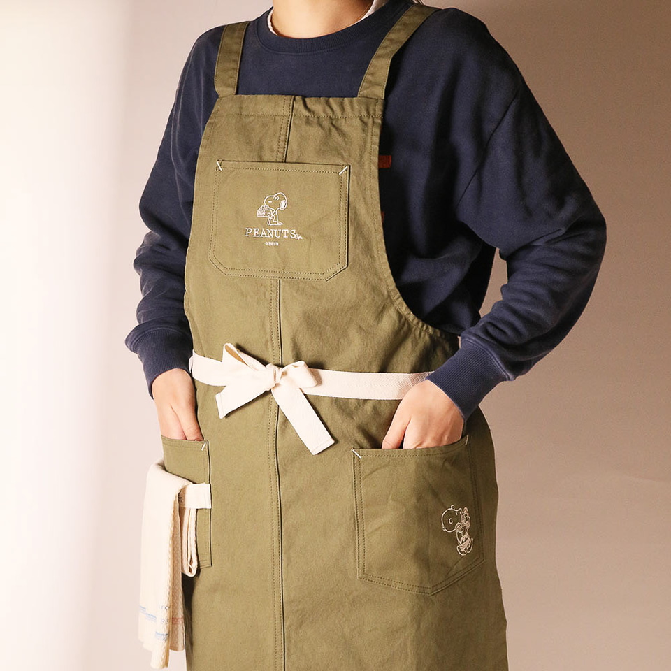 スヌーピーを刺繍したエプロン、PEANUTS Cafe オンラインショップで