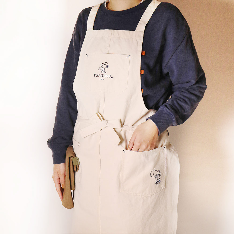 【激レア】スヌーピー×CUMO 刺繍 エプロン スヌーピーの刺繍エプロンが岡山県のエプロンブランド『CUMO』と