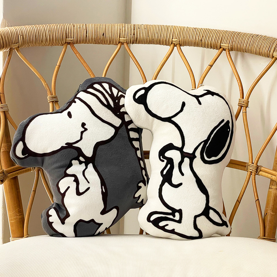 スヌーピーを刺繍したエプロン、PEANUTS Cafe オンラインショップで