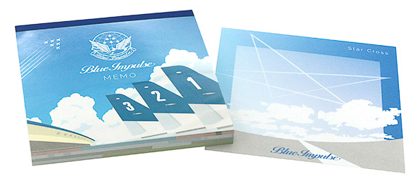 「【ブルーインパルス】スクエアメモパッド（T-4機体/展示飛行）」（各550円）