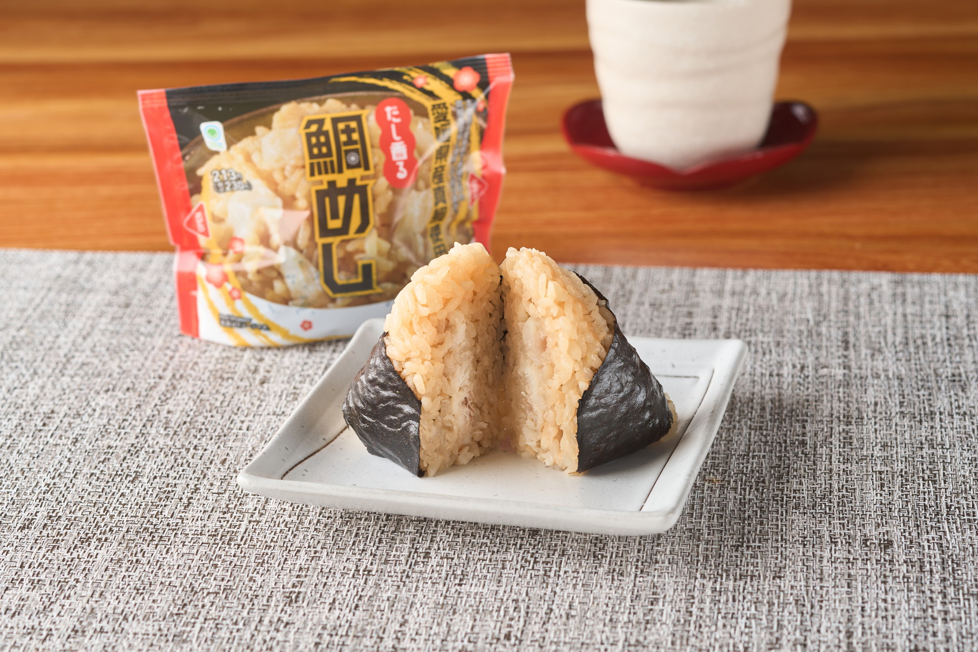 「だし香る鯛めしおむすび」（230円）