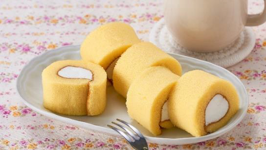 「切れてるロールケーキ」（108円）