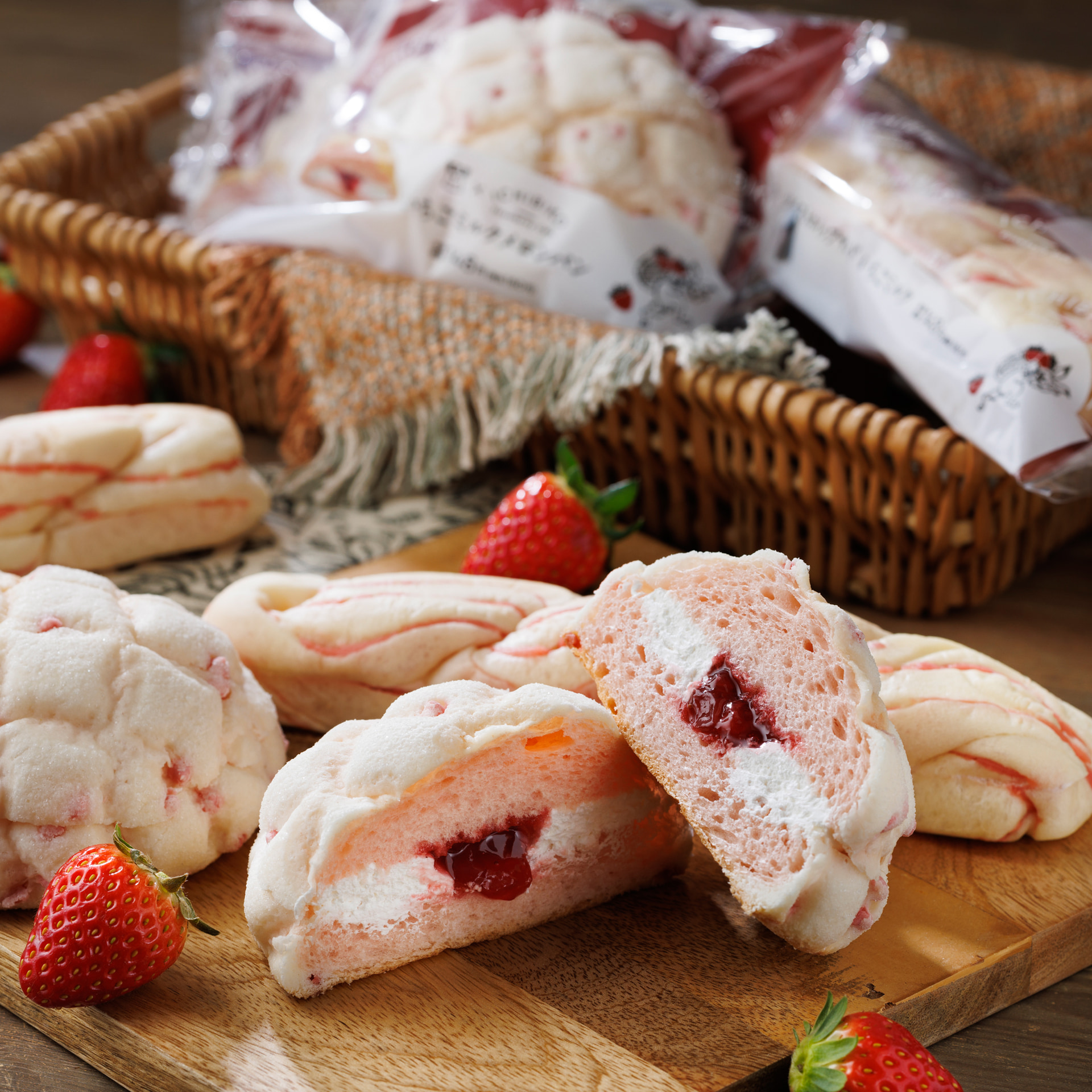 ICHIBIKO いちごミルクメロンパン/ツイストホイップサンド いちごミルク