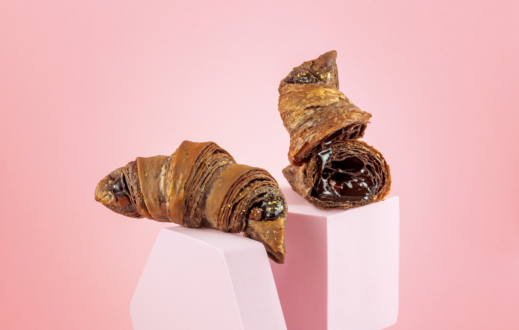 「プレミアムチョコクロ ゴールドメルティショコラ」（単品 280円/5個入BOX 1200円）