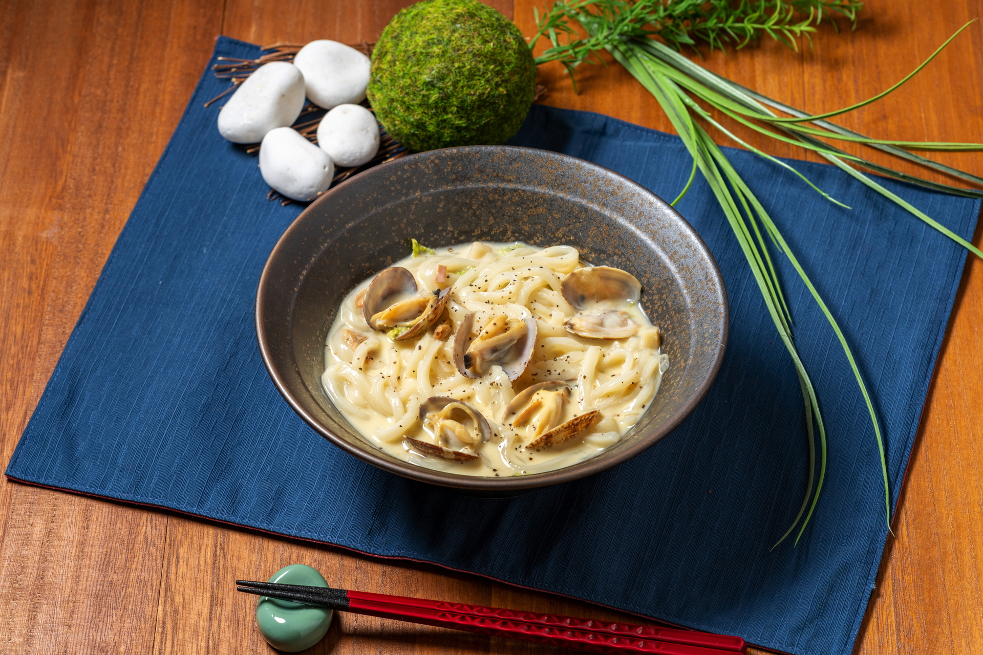 「クラムチャウダーうどん」（990円）