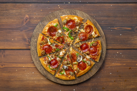 1月16日「持ち帰り限定 ドミノ・デラックスMサイズピザ500円」