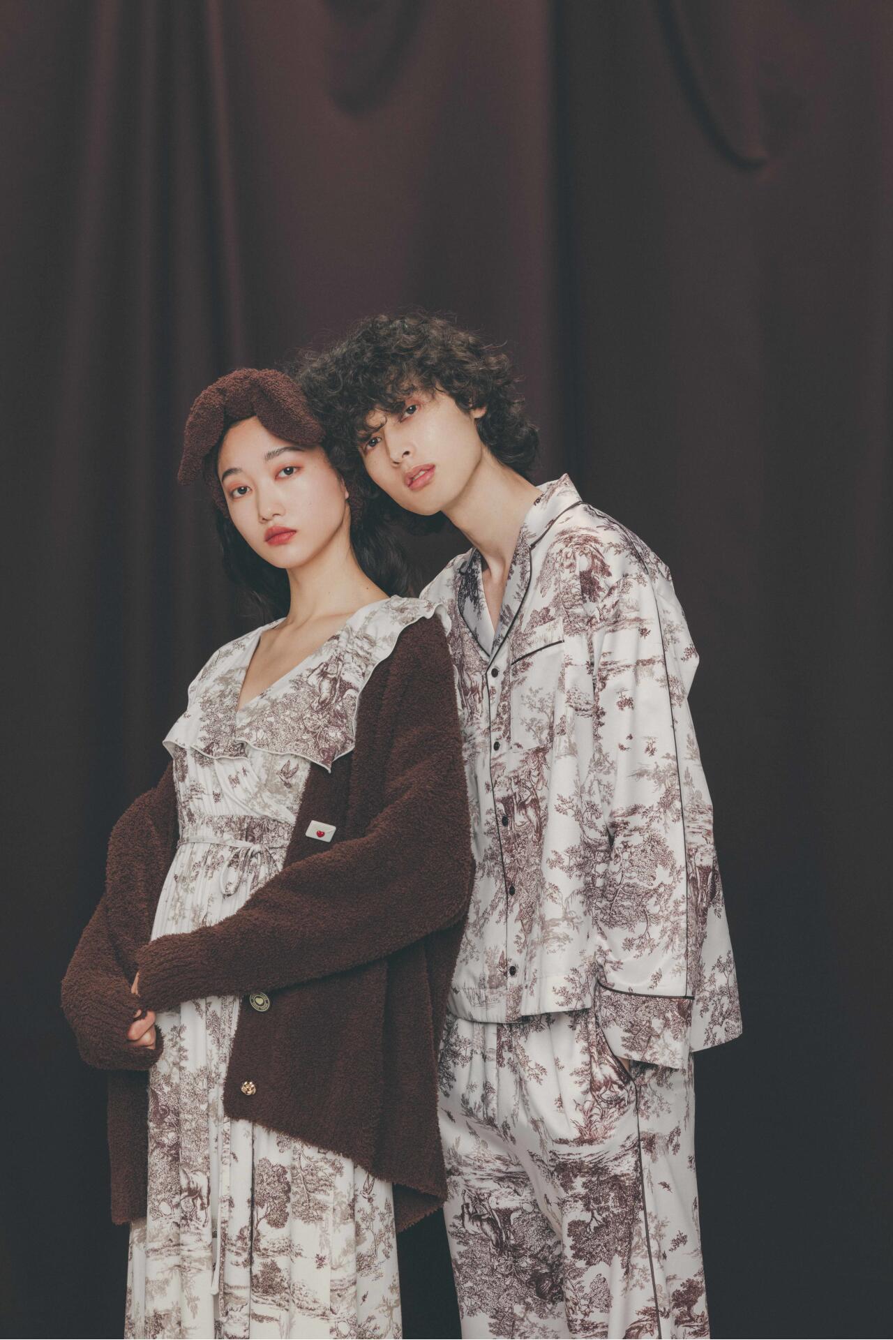 【Warm Satin】トワルドジュイ開襟パジャマ（9460円）/ロングパンツ（9130円）