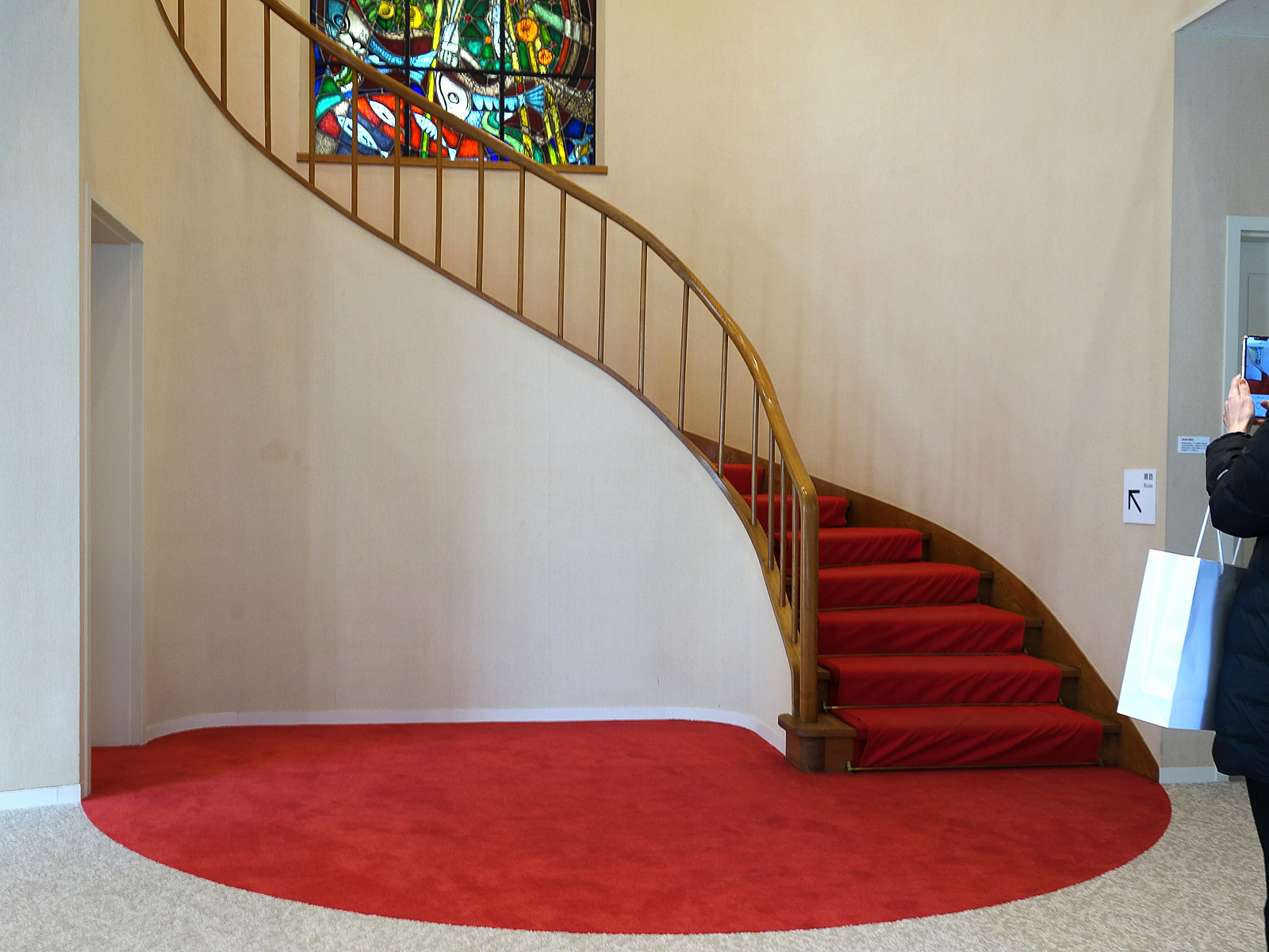 2階への階段は「創造の階段」と名付けられているが、これは山崎峯次郎氏の自宅からの移築