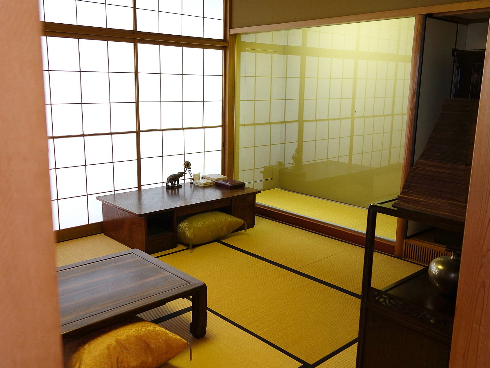 山崎峯次郎氏の書斎