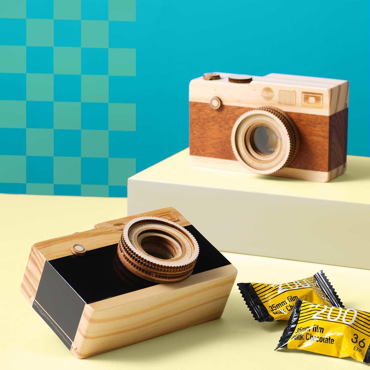 「オリジナル クラシックカメラチョコレート（木製）」（1595円）