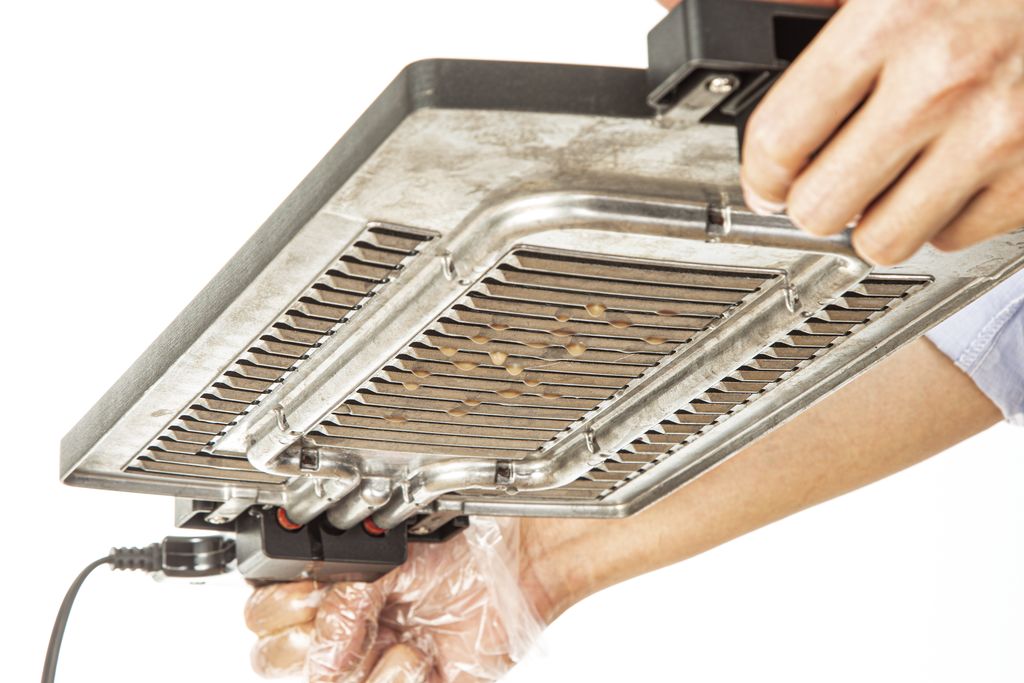 煙と油はねを大幅にカットできる焼肉グリルプレート