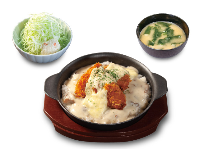 「牡蠣フライのクリーミードリア風」（890円）