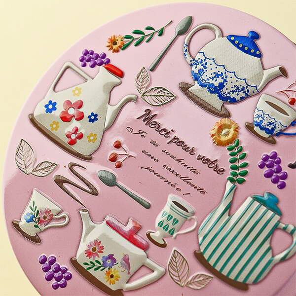 カルディ「ティータイムクッキー缶」（グリーン/ピンク）