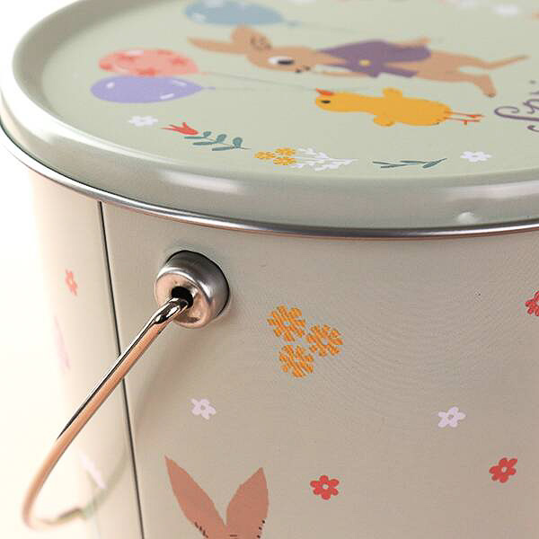 ウサギのイラストが描かれたフタ付きのバケツ缶