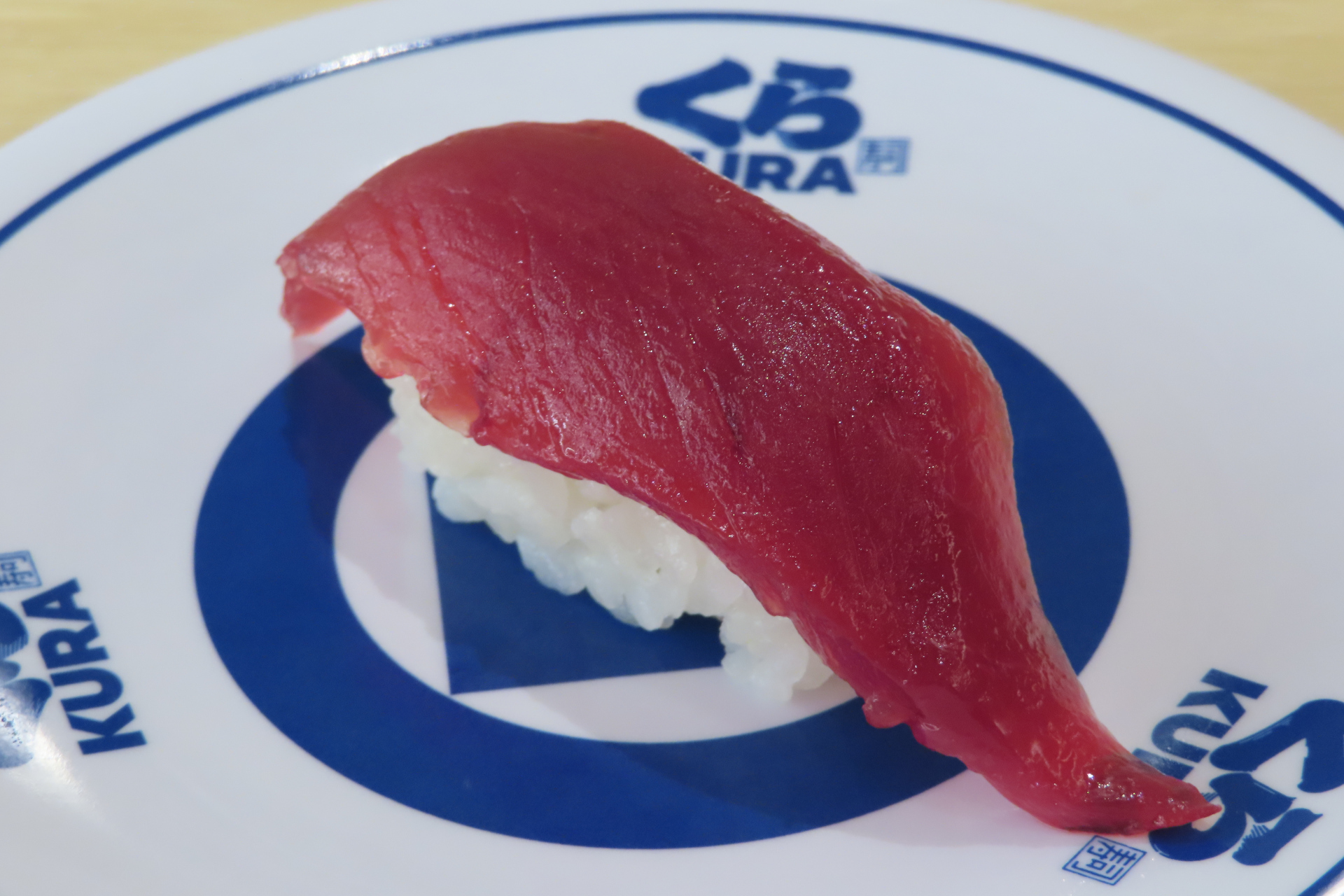 国産天然本まぐろ 上赤身（一貫）：165円
