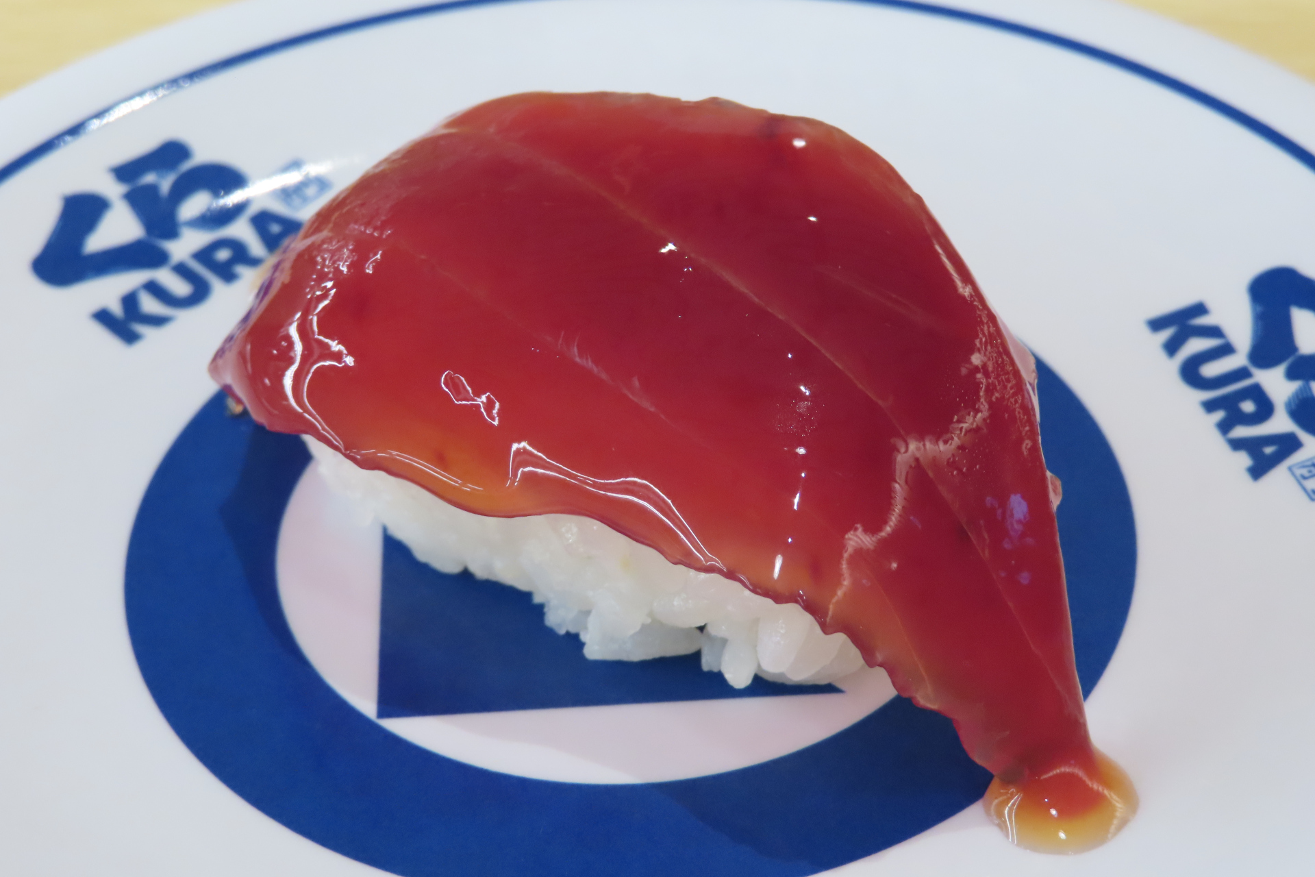 国産天然本まぐろ 漬け上赤身（一貫）：165円