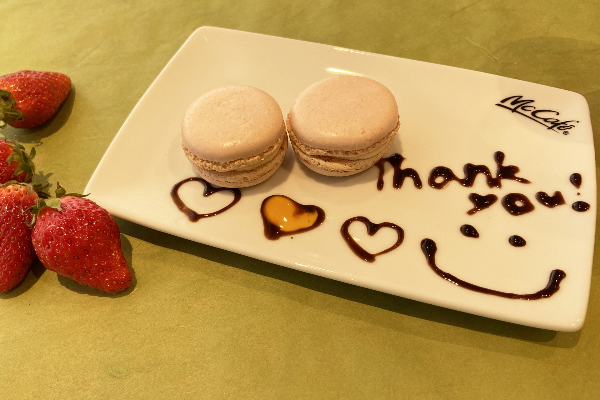 ふわっとしたいちごクリームのやさしい甘さに、思わず気持ちも穏やかになる「マカロン いちごミルク」