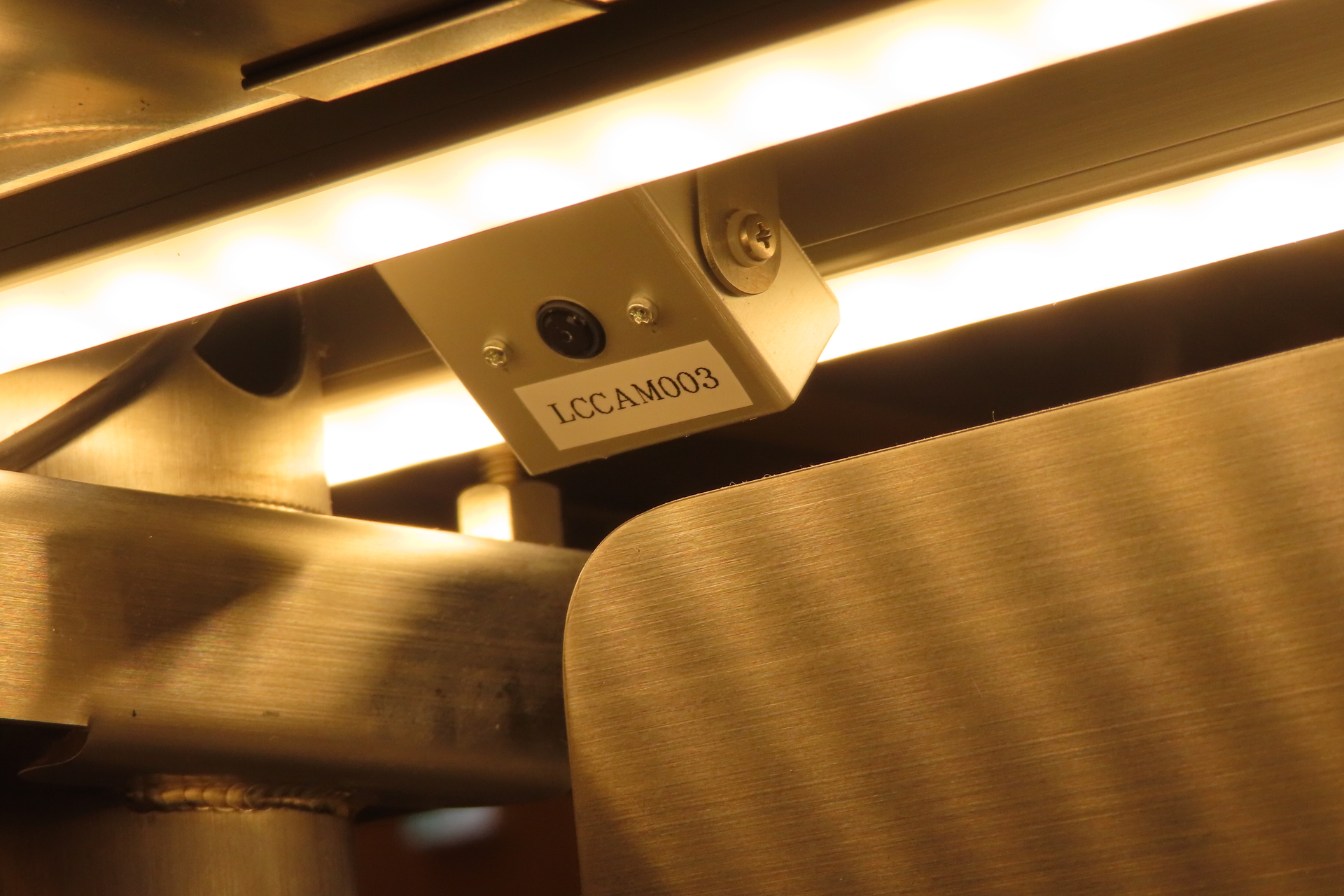 レーン上部に設置されているカメラ