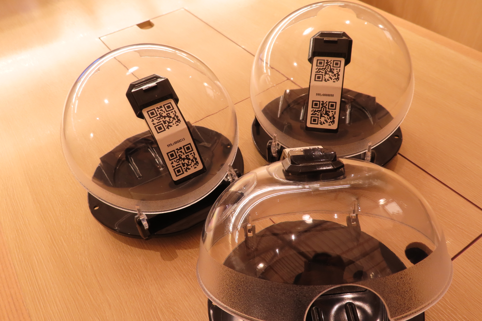 QRコードが貼り付けられた抗菌寿司カバー