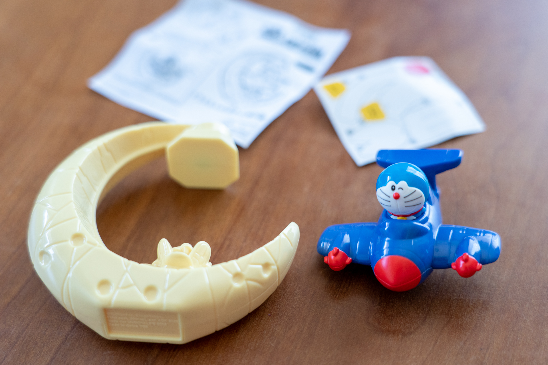 こちらがセット内容。シール貼りがある