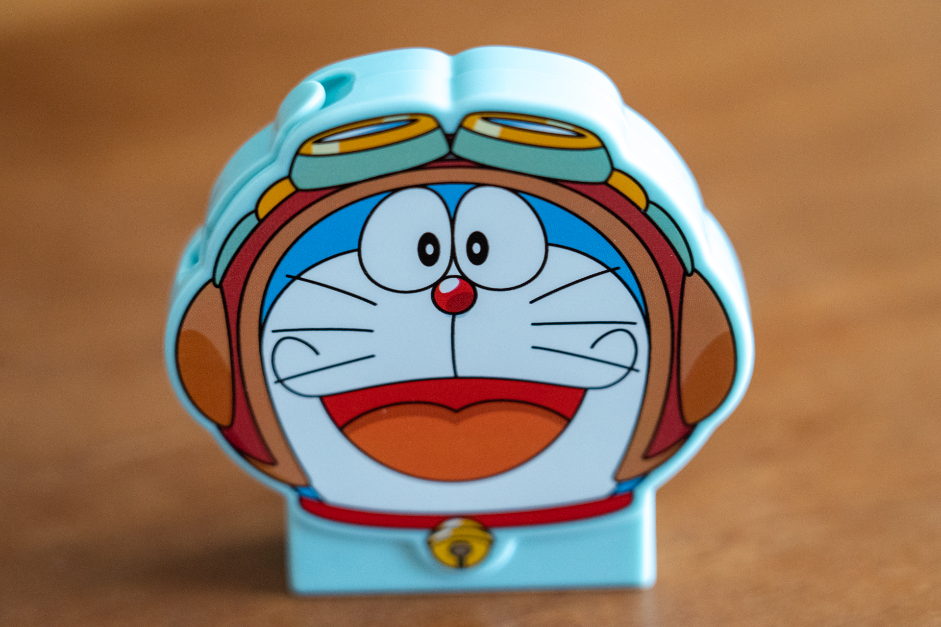 裏面はドラえもんの顔が描かれている