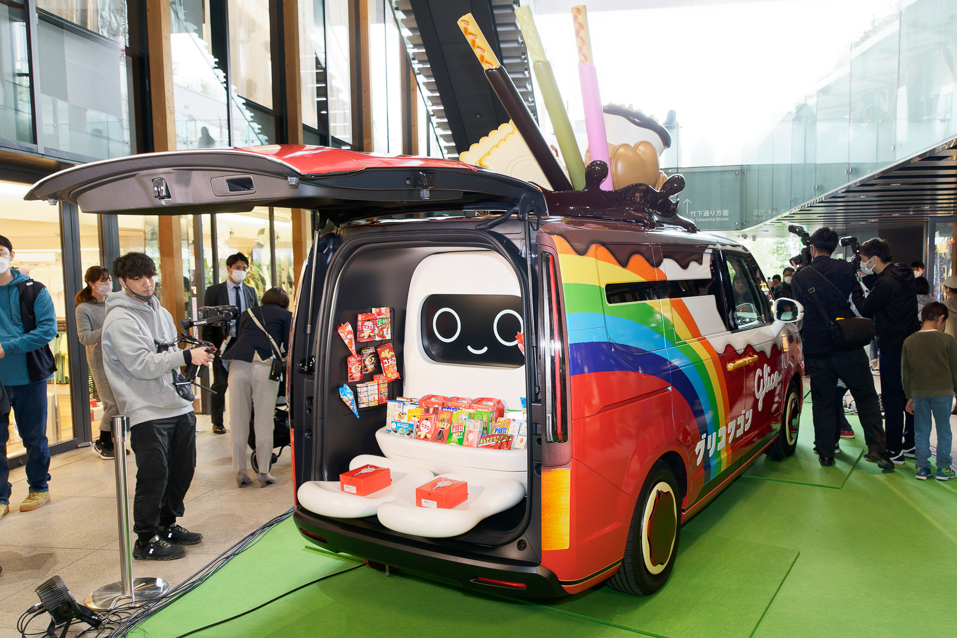 車重は増えているがラッピング以外の改造は特に行わず、ホンダのテストコースで安全に走れることを確認済みとのこと