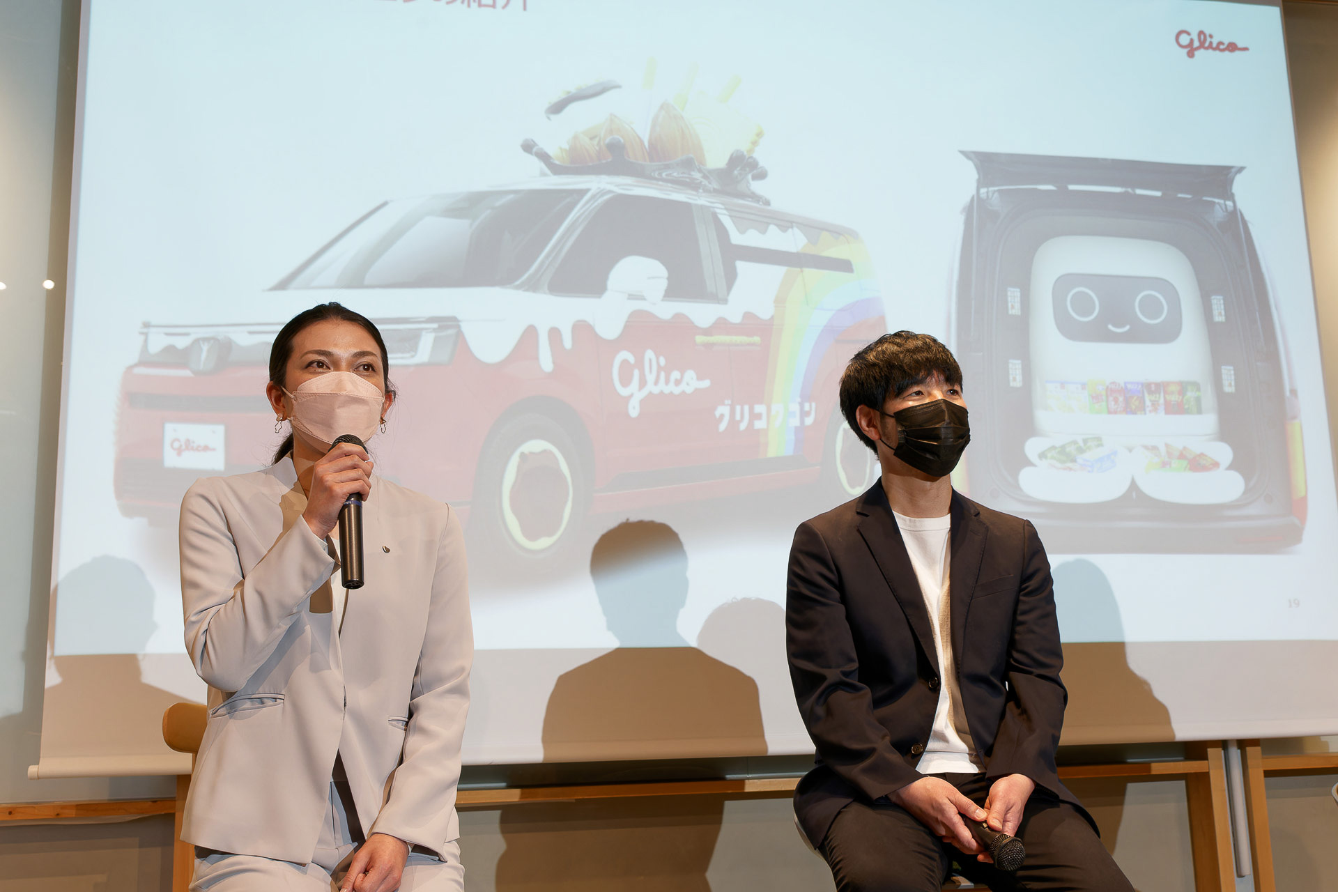 同じく江崎グリコの担当者である大塚氏（左）