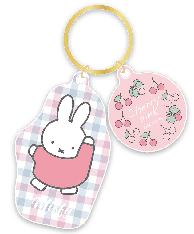 「アクリルキーリング」（825円）