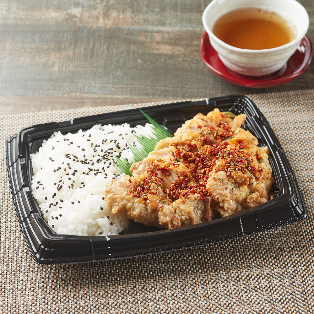 「百楽監修 旨辛！中華風揚鶏弁当」（598円）
