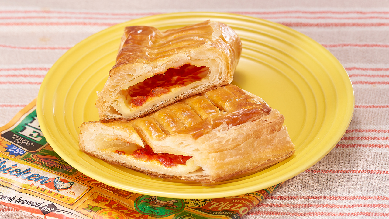 完熟トマトのピザパイ（チーズクリーム入り）