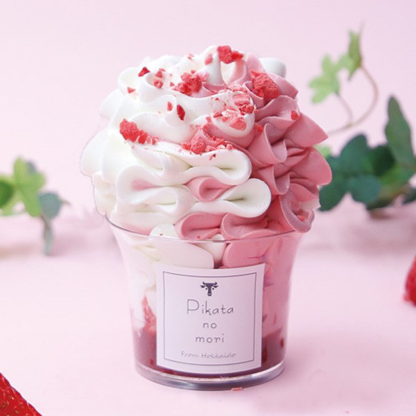 ピカタの森 駒ヶ岳牛乳「芸術ソフト～苺～」（1カップ650円・5月10日～23日）